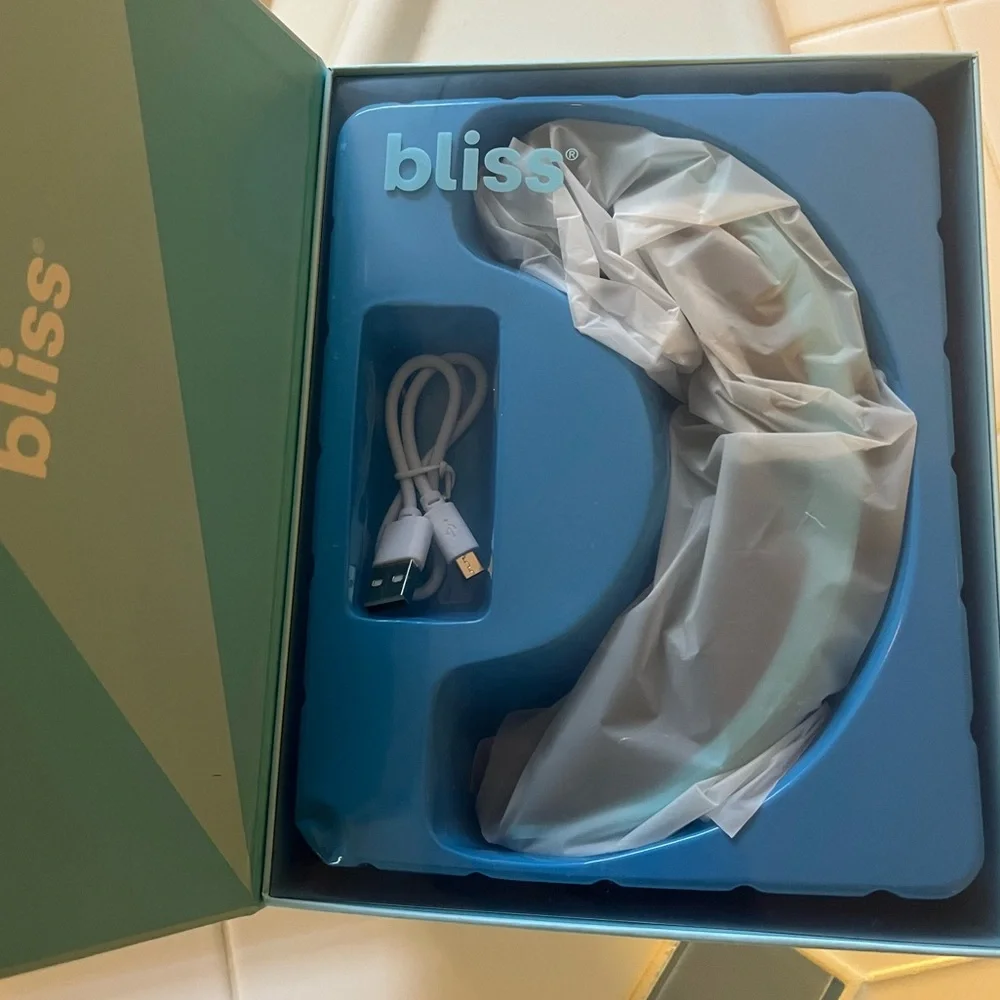 Bliss Spa to Go Eye Massager Rechargeable Cordless Like New in Box - Picture 2 of 4